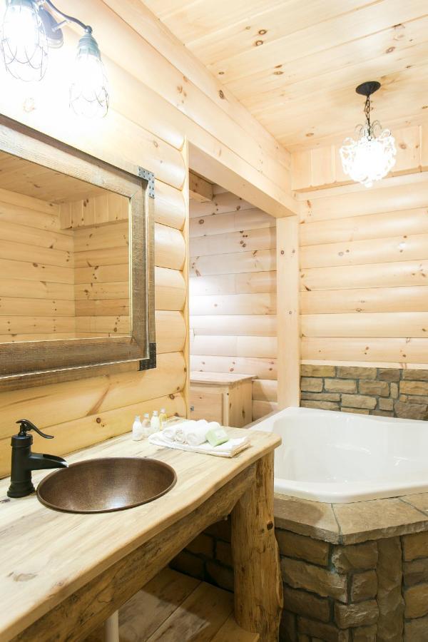 Hummingbird Haven Cabin By Amish Country Lodging Berlin Exterior foto